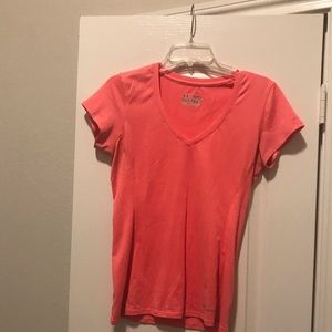 Under Armour heat gear fitted shirt Size medium